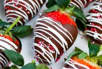 Easy Chocolate Covered Strawberries