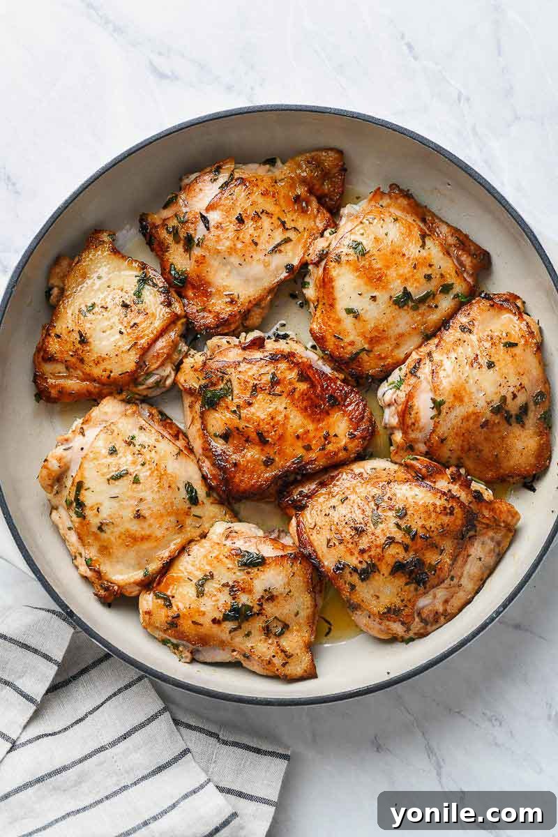Pan seated chicken thighs in a skillelt