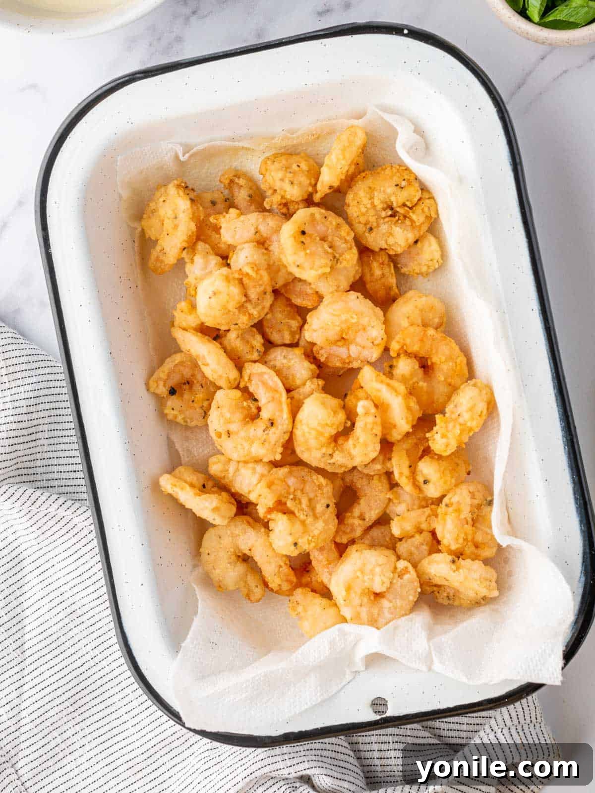 Golden Honey Walnut Shrimp 6 Lightly fried shrimp.