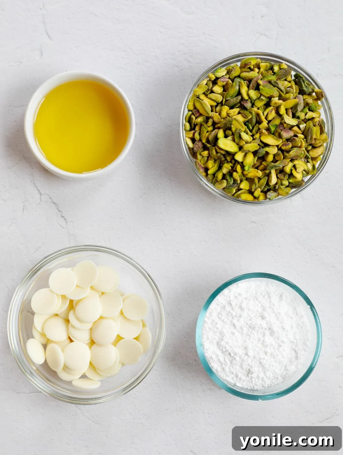 Ingredients needed for pistachio cream: raw pistachio, avocado oil, white chocolate and powdered sugar.